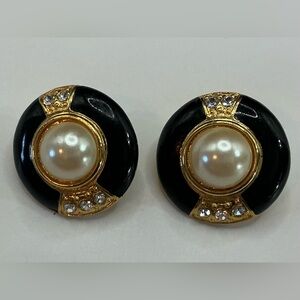 GOLD TONE BLACK ENAMEL FAUX PEARL RHINESTONE BUTTON PIERCED EARRINGS